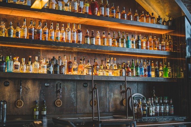se puede tomar alcohol en qatar