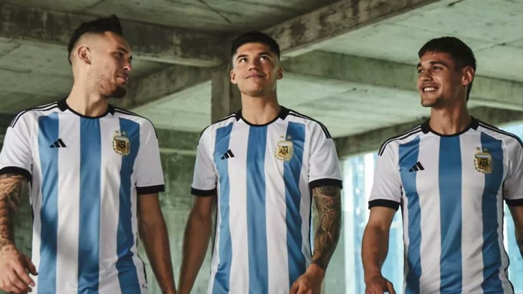 cuánto vale la nueva camiseta de la Seleccion argentina