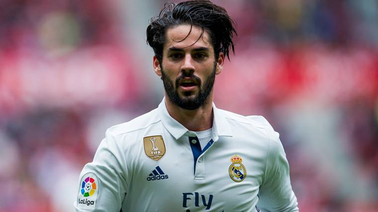 Isco Alarcón, centrocampista español, luciendo su estilo mediterráneo y carisma andaluz