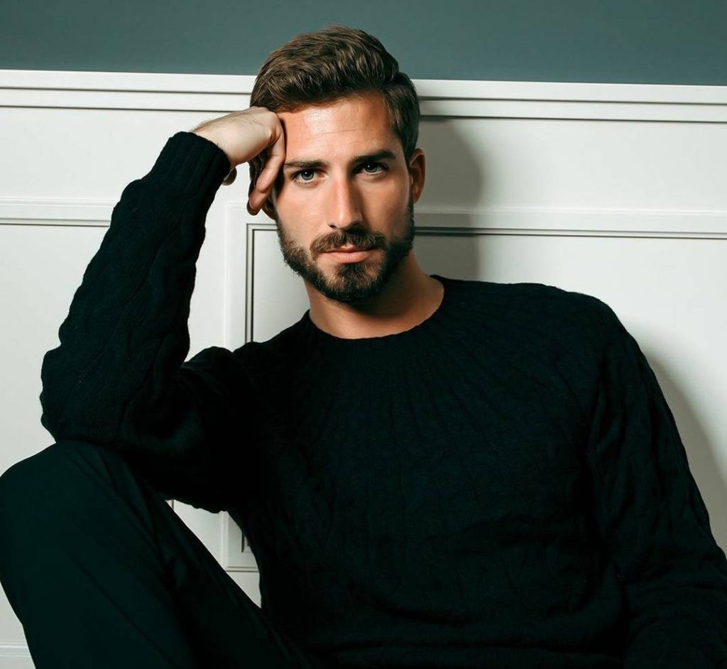 Kevin Trapp, portero alemán del Eintracht Frankfurt, con su característico estilo elegante y atlético