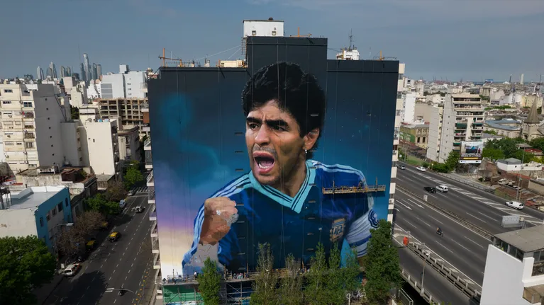 mural homenaje a Diego Maradona