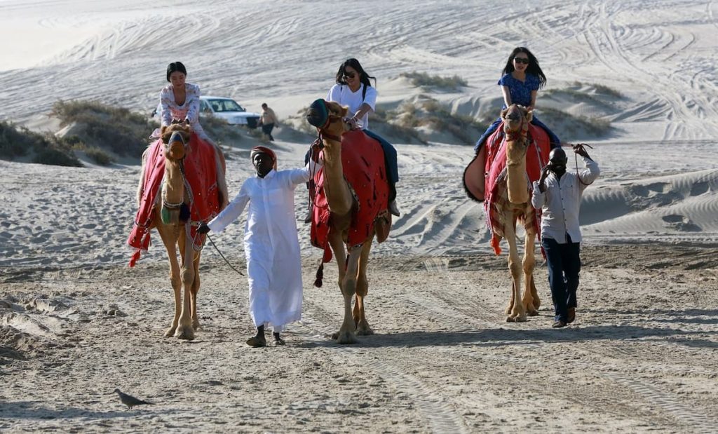Cómo debe vestirse una turista mujer en Qatar