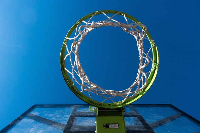a que altura esta el aro de basquet