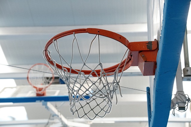 a que altura esta la canasta de baloncesto