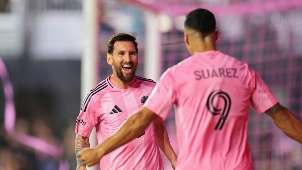 Lionel Messi y Luis Suárez celebran un gol con Inter Miami en la MLS.