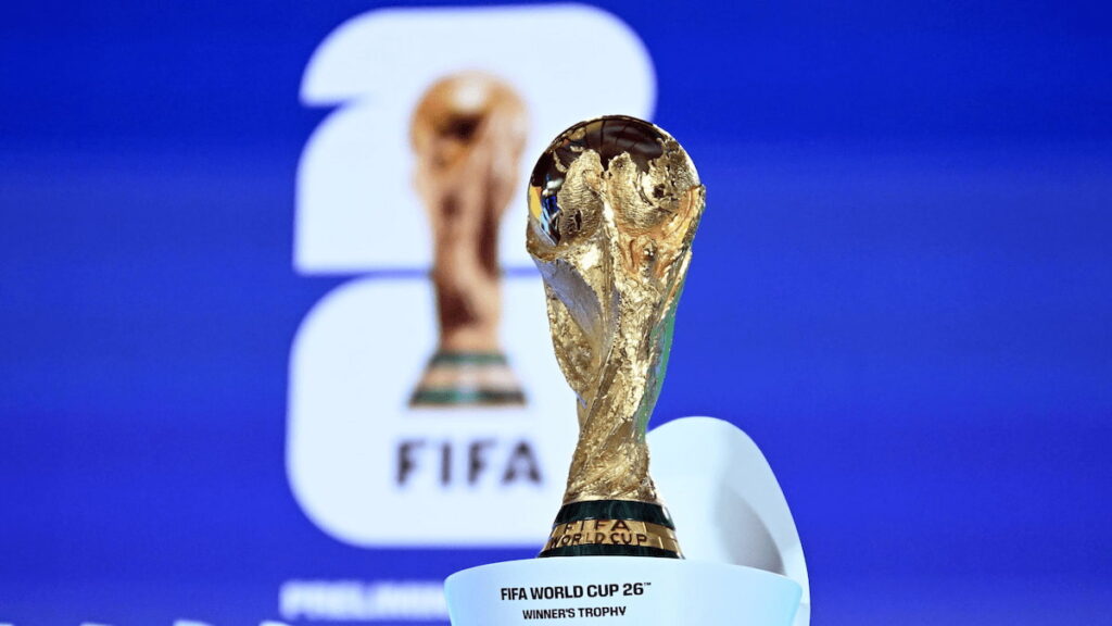 Trofeo de la Copa Mundial de la FIFA 2026 en primer plano