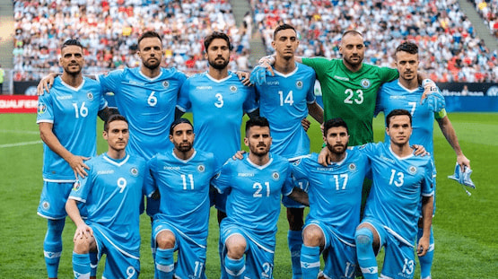 Selección nacional de fútbol de San Marino posando antes de un partido oficial