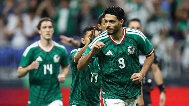 Delantero de la Selección de México celebra un gol en el proceso rumbo al Mundial 2026