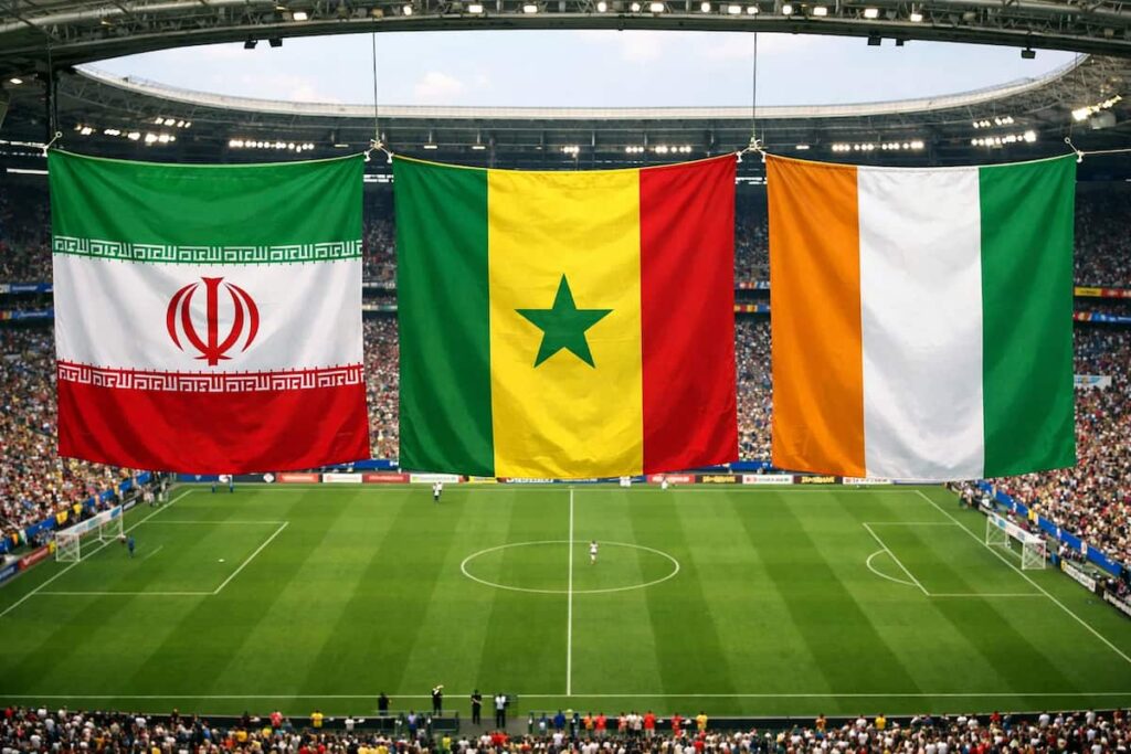 Banderas de Irán, Senegal y Costa de Marfil colgadas en un estadio durante un partido internacional en medio de tensiones por restricciones de ingreso a Estados Unidos.